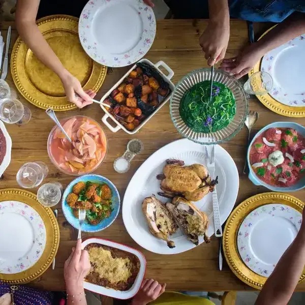 ארוחת החג אצל שי לי ליפא. יח"צ, 