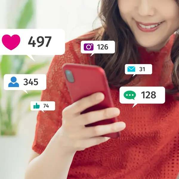 אישה מקבלת לייקים. ShutterStock