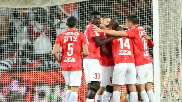 שחקני הפועל באר שבע חוגגים שחקני הפועל באר שבע חוגגים