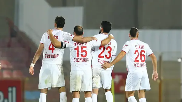שחקני בני סכנין חוגגים שחקני בני סכנין חוגגים