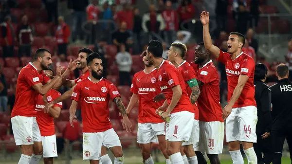 שחקני הפועל באר שבע חוגגים בסיום שחקני הפועל באר שבע חוגגים בסיום