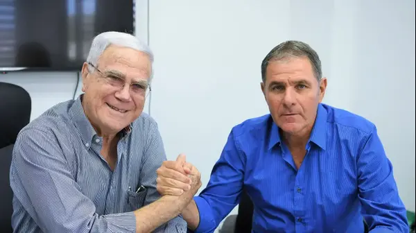 אלי גוטמן מאמן מכבי חיפה עם יעקב שחר אלי גוטמן מאמן מכבי חיפה עם יעקב שחר