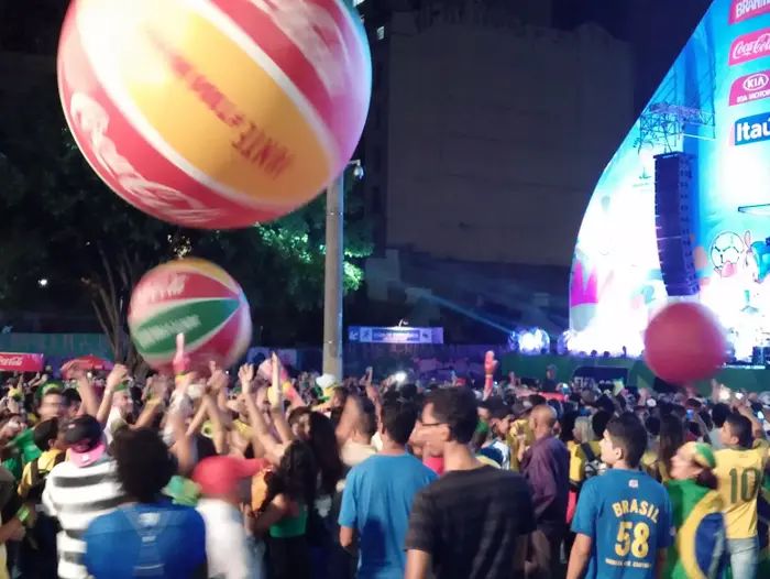 אוהדי נבחרת ברזיל בסאו פאולו, בזמן משחק מול מקסיקו (מערכת וואלה! , : אורן יוסיפוביץ)