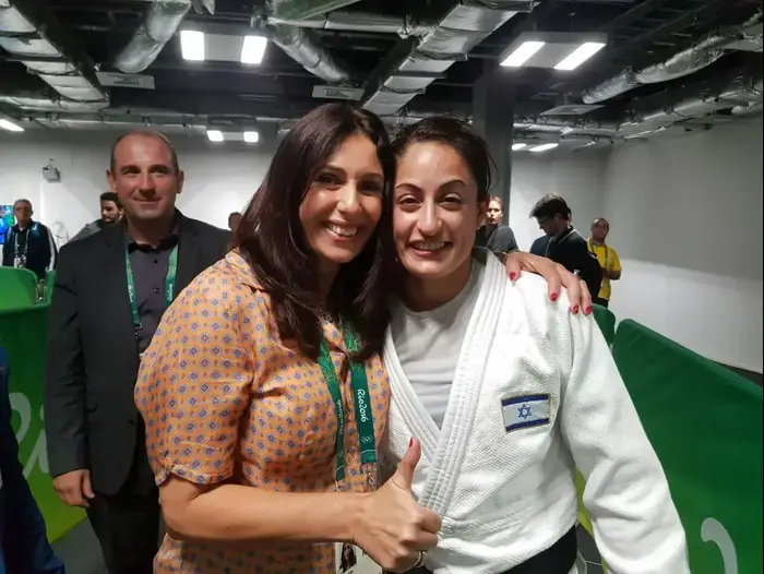 רגב שלחה סמס לרב המקובל דקות לפני הקרב: "מתפללת שנביא ...