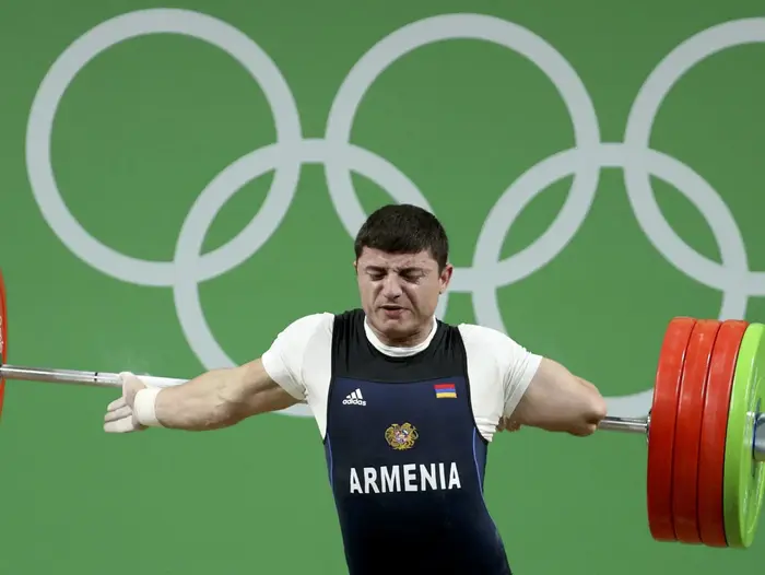 אנדרניק קראפטיאן מרים משקולות ארמני (רויטרס)