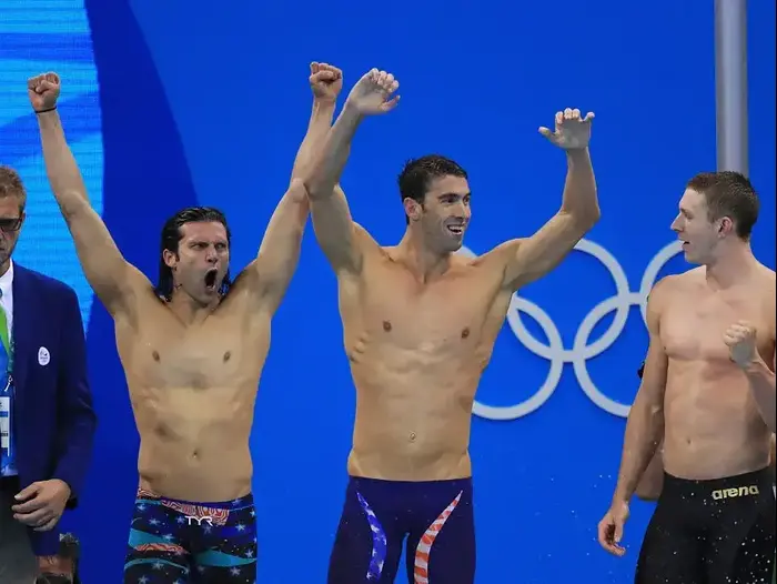 השחיינים האמריקאים קודי מילר, מייקל פלפס, ריאן מרפי (GettyImages)