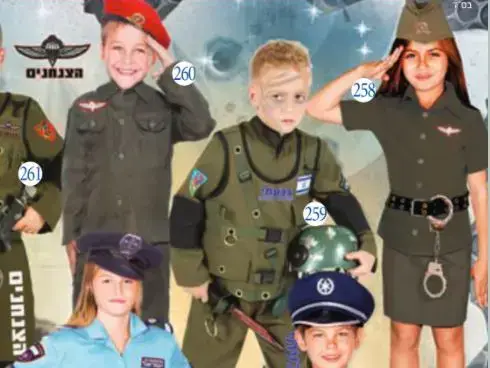 למכירה לקראת פורים תחפושת לוחם גבעתי אוחז בסכין מגואלת בדם