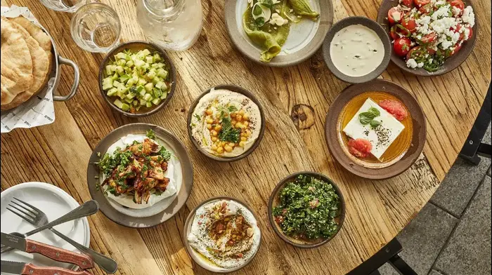 מסעדת "האחים". דן פרץ, יח"צ מסעדת "האחים". דן פרץ, יח"צ