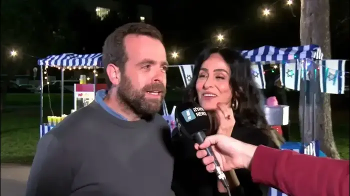 שגיא בן נון מראיין את אודי כגן וריטה בצילומי התכנית "קארפול קריוקי" של כאן 11. יותם רונן שגיא בן נון מראיין את אודי כגן וריטה בצילומי התכנית "קארפול קריוקי" של כאן 11. יותם רונן