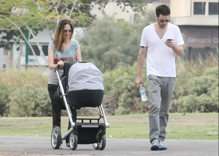 איך יונית לוי ועידו רוזנבלום קראו לבתם? - וואלה! סלבס