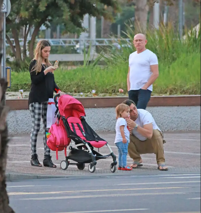 רותם סלע ובעלה הורים למופת - וואלה! סלבס