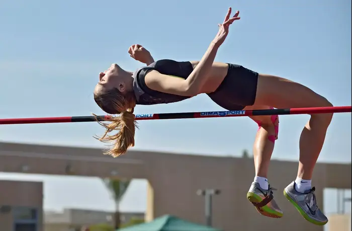 דניאל פרנקל קופצת לגובה ( , טיבור יגר)