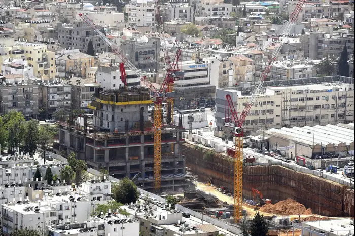 ×ª×—×–×™×ª ×