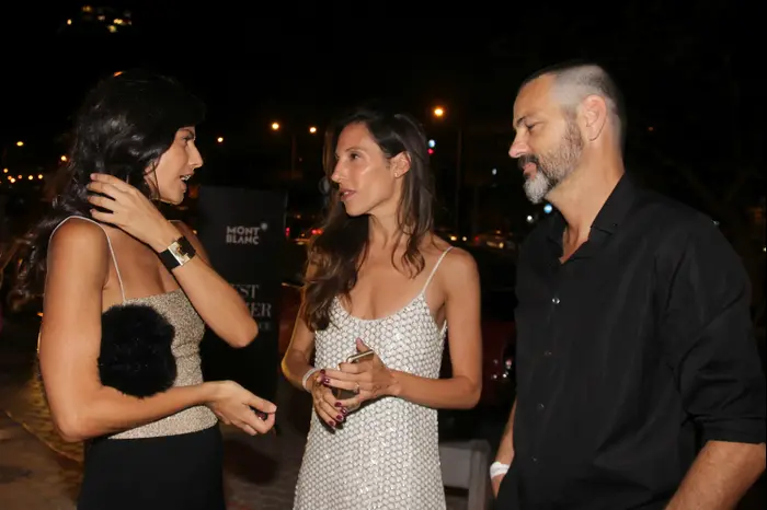 סנדי בר חוגגת עם אקי אבני ואשתו - וואלה! סלבס