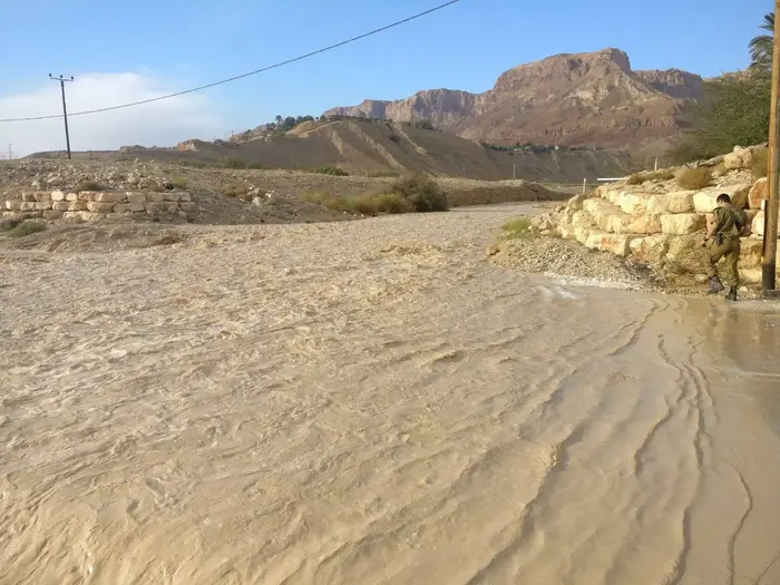 Inondations à Nahal Arugot (photographes sous licence temporaire, Moti Biton)