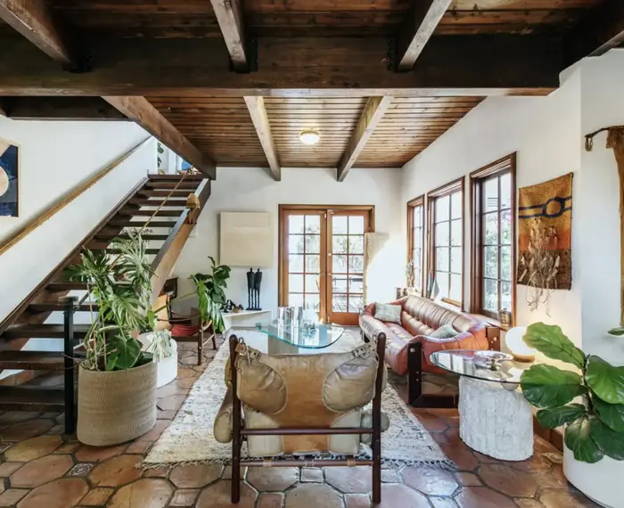 גילה מצלמות בדירת Airbnb והופתע מתגובת החברה וואלה תיירות