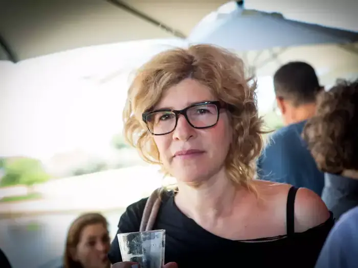 דלית קהן חוזרת למסך כיוצרת וכוכבת סדרת המתח "חיה" שתעלה ב ...