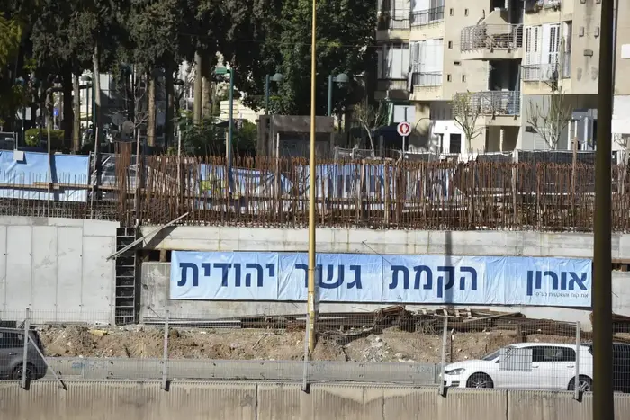 בגלל עבודות הקמת גשר יהודית נתיבי איילון נחסמו לתנועה וואלה חדשות