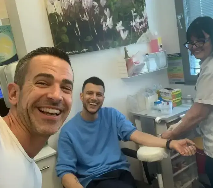 כשאסי עזר הציע ליאיר נתניהו לצאת לדייט - וואלה! סלבס