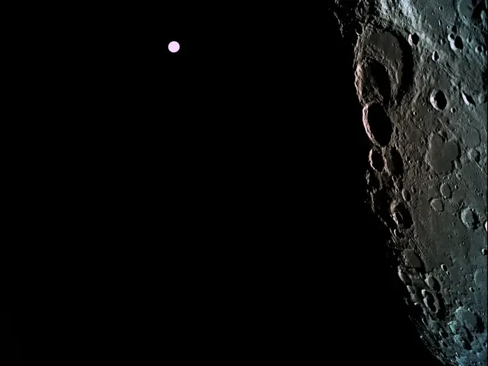 הירח, כפי שצולם בחללית "בראשית", 5 באפריל 2019 (אתר רשמי , בראשית)