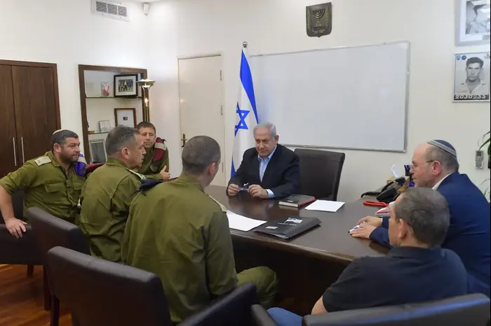 ראש הממשלה, בנימין נתניהו במהלך ישיבת הקבינט בקרייה, ת"א 4 במאי 2019 (אתר רשמי)