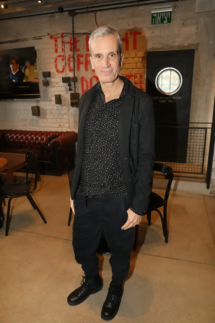 אברי גלעד וקורין גדעון בקטע של טיפולים אסתטיים - וואלה! סלבס