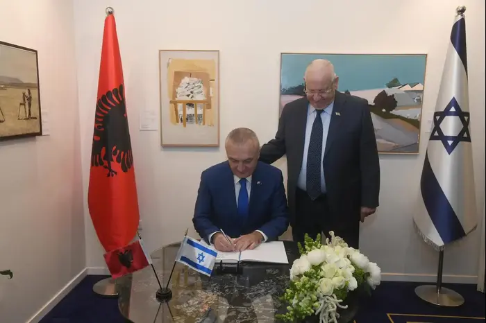Le président Reuben Rivlin et le président albanais Ilir Mata (sans nom)