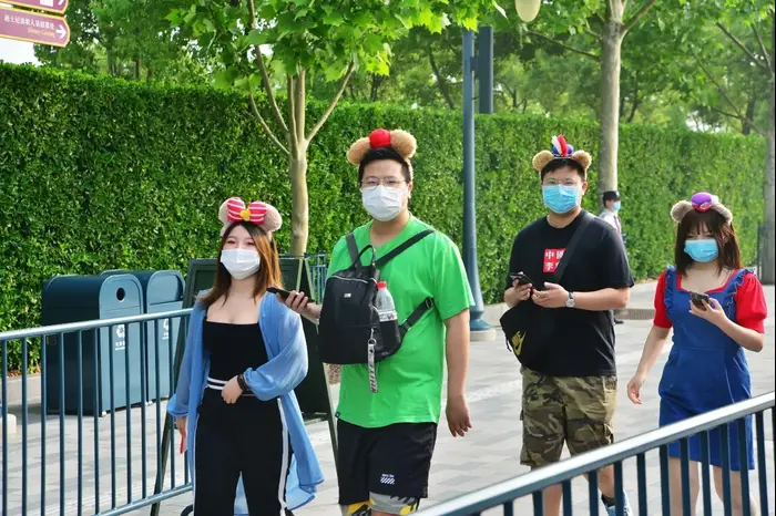 Ouverture de Disneyland à Shanghai après le retour à la routine dans l'ombre du ralentissement du virus du couronnement 11 mai 2020 (Reuters)