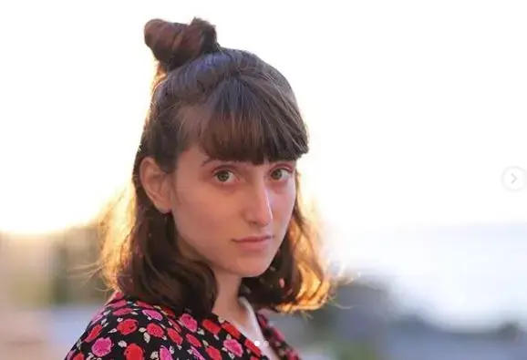הבת של גדעון סער בתפקיד מסקרן - וואלה! סלבס