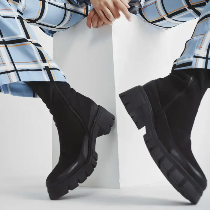 Распродажи в сети WeShoes