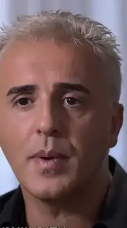 "לא תכול עיניים ובהיר שיער". קובי פרץ