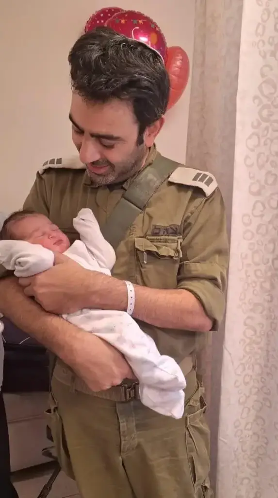 ד"ר אמיר נאה בלידת בתו במרכז הרפואי הלל יפה ד"ר אמיר נאה בלידת בתו במרכז הרפואי הלל יפה