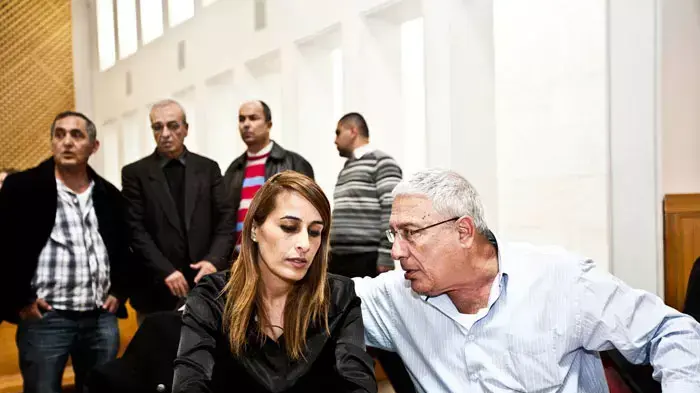 נאווה בוקר אלמנתו של ליאור בוקר, ודני רוזן בן זוגה של אהובה תומר בבית המשפט העליון בעתירה של נציגי משפחות שירות בתי הסוהר כנגד הענקת צל"'ש לשוטרים שניספו, אפריל 2011 נאווה בוקר אלמנתו של ליאור בוקר, ודני רוזן בן זוגה של אהובה תומר בבית המשפט העליון בעתירה של נציגי משפחות שירות בתי הסוהר כנגד הענקת צל"'ש לשוטרים שניספו, אפריל 2011