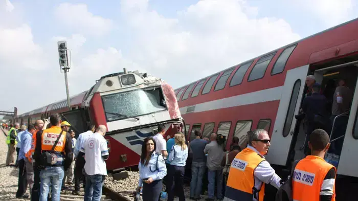 התנגשות בין רכבות סמוך לתחנת הרכבת בנתניה, אפריל 2011 התנגשות בין רכבות סמוך לתחנת הרכבת בנתניה, אפריל 2011