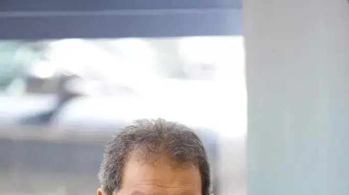 בנימין (פואד) בן אליעזר נושא דברים כאשר הוא משתחרר מבית החולים אסף הרופא לביתו, אפריל 2011 בנימין (פואד) בן אליעזר נושא דברים כאשר הוא משתחרר מבית החולים אסף הרופא לביתו, אפריל 2011