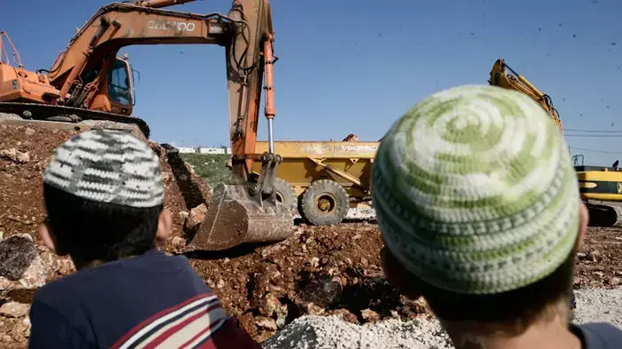 הנחת אבן הפינה לבית המדרש "משכן אהוד" באיתמר לזכר משפחת פוגל שנרצחה בביתם בישוב, אפריל 2011
