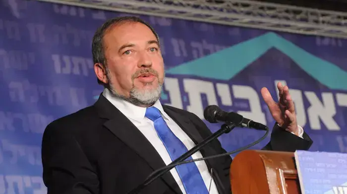 שר החוץ אביגדור ליברמן במהלך הועידה השלישית של מפלגת ישראל ביתנו, אפריל 2011 שר החוץ אביגדור ליברמן במהלך הועידה השלישית של מפלגת ישראל ביתנו, אפריל 2011