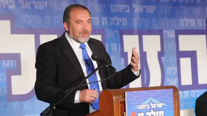 שר החוץ אביגדור ליברמן במהלך הועידה השלישית של מפלגת ישראל ביתנו, אפריל 2011 שר החוץ אביגדור ליברמן במהלך הועידה השלישית של מפלגת ישראל ביתנו, אפריל 2011