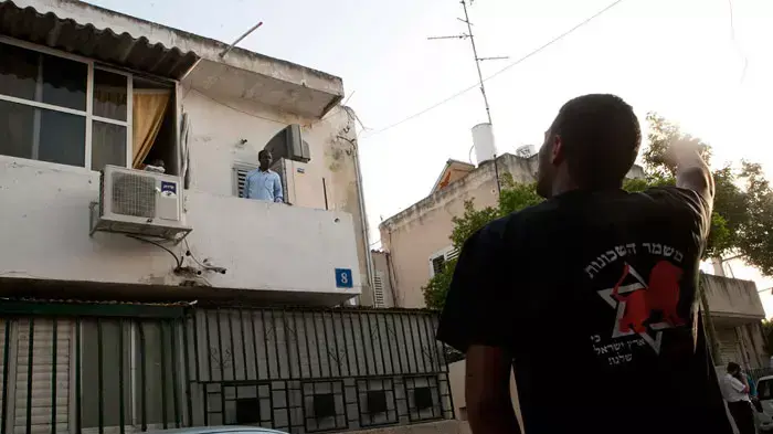 משמר שכונות בחסותם של ברוך מרזל ומיכאל בן ארי במטרה להגן על פני התושבים היהודים מפני הפליטים והמסתננים, אפריל 2011 משמר שכונות בחסותם של ברוך מרזל ומיכאל בן ארי במטרה להגן על פני התושבים היהודים מפני הפליטים והמסתננים, אפריל 2011
