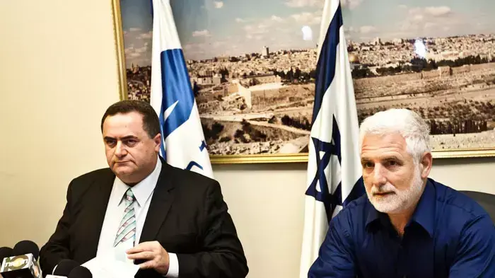 מנכ"ל משרד התחבורה, דן הראל ושר התחבורה, ישראל כ"ץ במסיבת עיתונאים בנושא רכבת ישראל, אפריל 2011 מנכ"ל משרד התחבורה, דן הראל ושר התחבורה, ישראל כ"ץ במסיבת עיתונאים בנושא רכבת ישראל, אפריל 2011