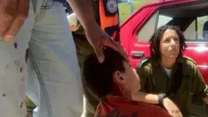 מתנחלים זרקו אבנים על אוטובוס ופגעו בילד ערבי, אפריל 011 מתנחלים זרקו אבנים על אוטובוס ופגעו בילד ערבי, אפריל 011