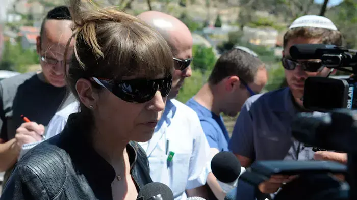 לימור לבנת בהלוויית אחיינה , ההרוג מפיגוע הירי בשומרון בן יוסף לבנת, אפריל 2011