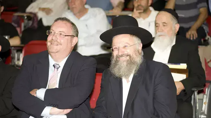 הרב שמואל אליהו, רבה של העיר צפת בכנס של ראשי ערים על עתידן היהודי של הערים המעורבות, אפריל 2011 הרב שמואל אליהו, רבה של העיר צפת בכנס של ראשי ערים על עתידן היהודי של הערים המעורבות, אפריל 2011