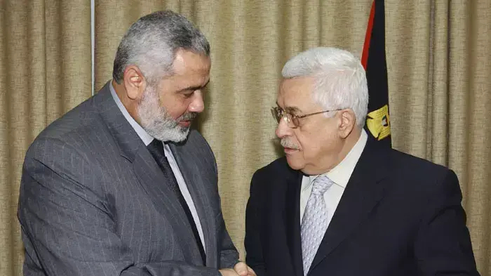 אבו מאזן ואסמעיל הנייה בישיבת הממשלה הפלסטינית ב-2007 אבו מאזן ואסמעיל הנייה בישיבת הממשלה הפלסטינית ב-2007