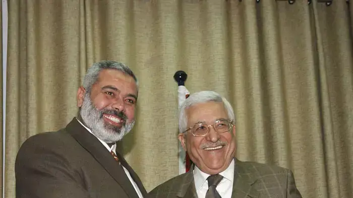 אבו מאזן ואסמעיל הנייה בישיבת הממשלה הפלסטינית ב-2007 אבו מאזן ואסמעיל הנייה בישיבת הממשלה הפלסטינית ב-2007