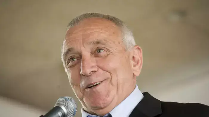 טקס חילופי נציב כבאות והצלה במעמד השר לביטחון הפנים יצחק אהרונוביץ ומנכ"ל המשרד לביטחון הפנים יעקב גנות, אפריל 2011 טקס חילופי נציב כבאות והצלה במעמד השר לביטחון הפנים יצחק אהרונוביץ ומנכ"ל המשרד לביטחון הפנים יעקב גנות, אפריל 2011