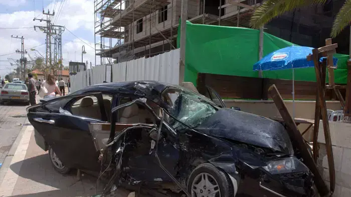 תאונת דרכים בבאר שבע, רכב נכנס בגדר של בית, אפריל 2011 תאונת דרכים בבאר שבע, רכב נכנס בגדר של בית, אפריל 2011