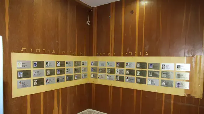 רחלי ולד מרכזת את נושא יום הזיכרון ומשפחות שכולות בישיבת כפר הרא"ה אשר איבדה בניה במערכות ישראל ופעולות איבה, אפריל 2011 רחלי ולד מרכזת את נושא יום הזיכרון ומשפחות שכולות בישיבת כפר הרא"ה אשר איבדה בניה במערכות ישראל ופעולות איבה, אפריל 2011