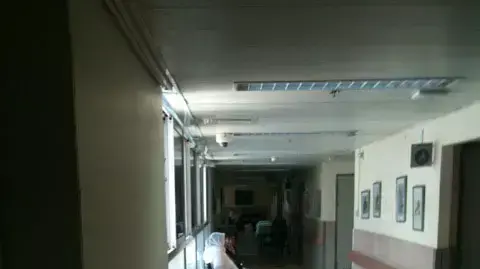 עמדות התאוששות ריקות בזמן שביתה בבית חולים, אפריל 2011 עמדות התאוששות ריקות בזמן שביתה בבית חולים, אפריל 2011