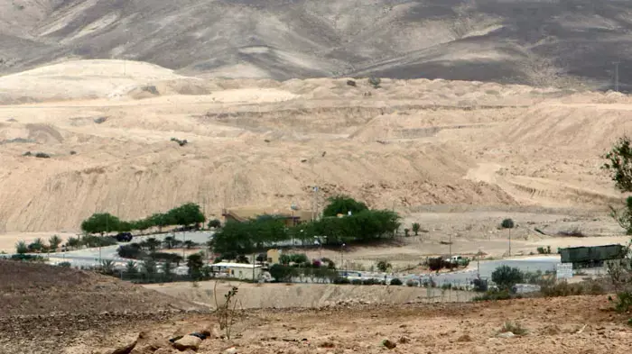 בסיס צבאי סמוך למעל רותם בנגב, מאי 2011 בסיס צבאי סמוך למעל רותם בנגב, מאי 2011